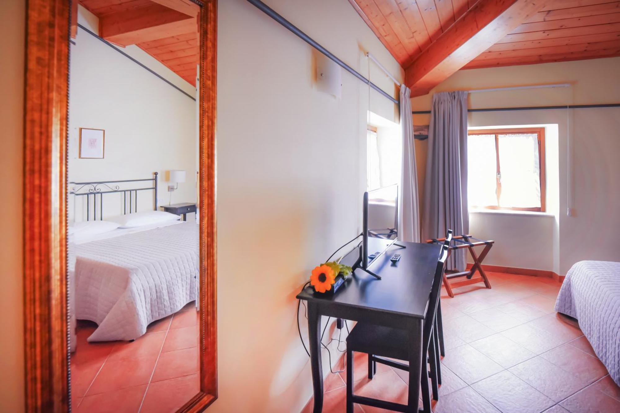 Locanda Il Monastero Ortonovo Екстер'єр фото