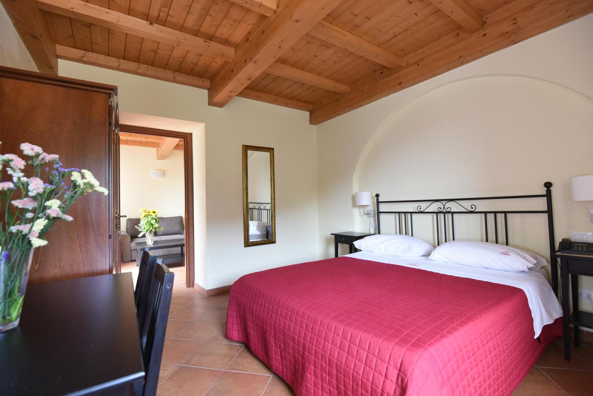 Locanda Il Monastero Ortonovo Екстер'єр фото