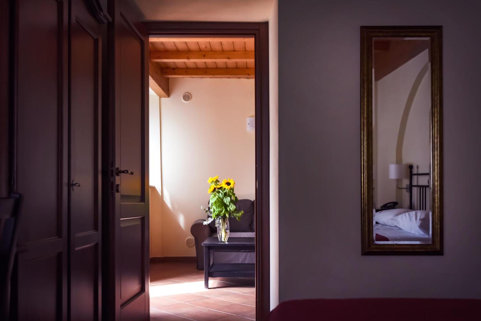 Locanda Il Monastero Ortonovo Екстер'єр фото