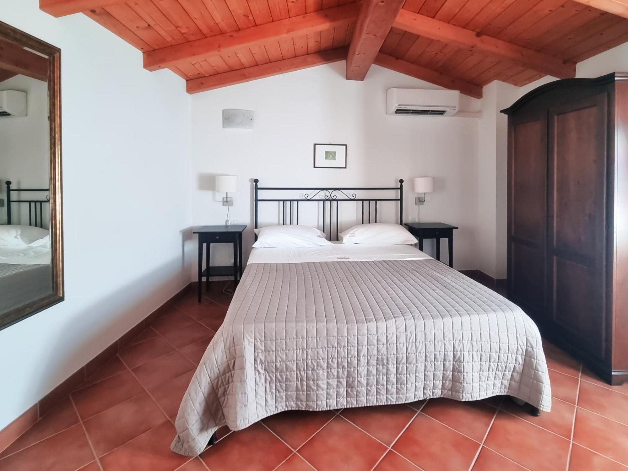 Locanda Il Monastero Ortonovo Екстер'єр фото