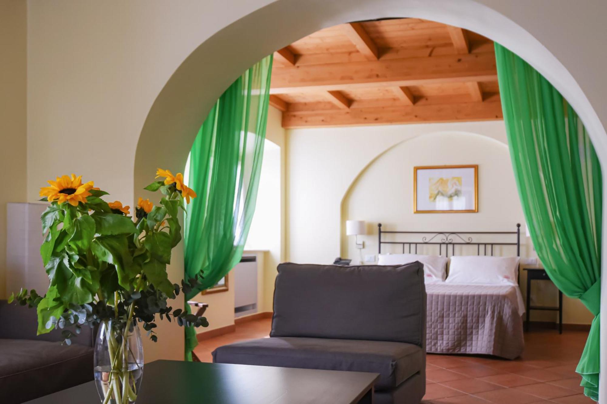 Locanda Il Monastero Ortonovo Екстер'єр фото