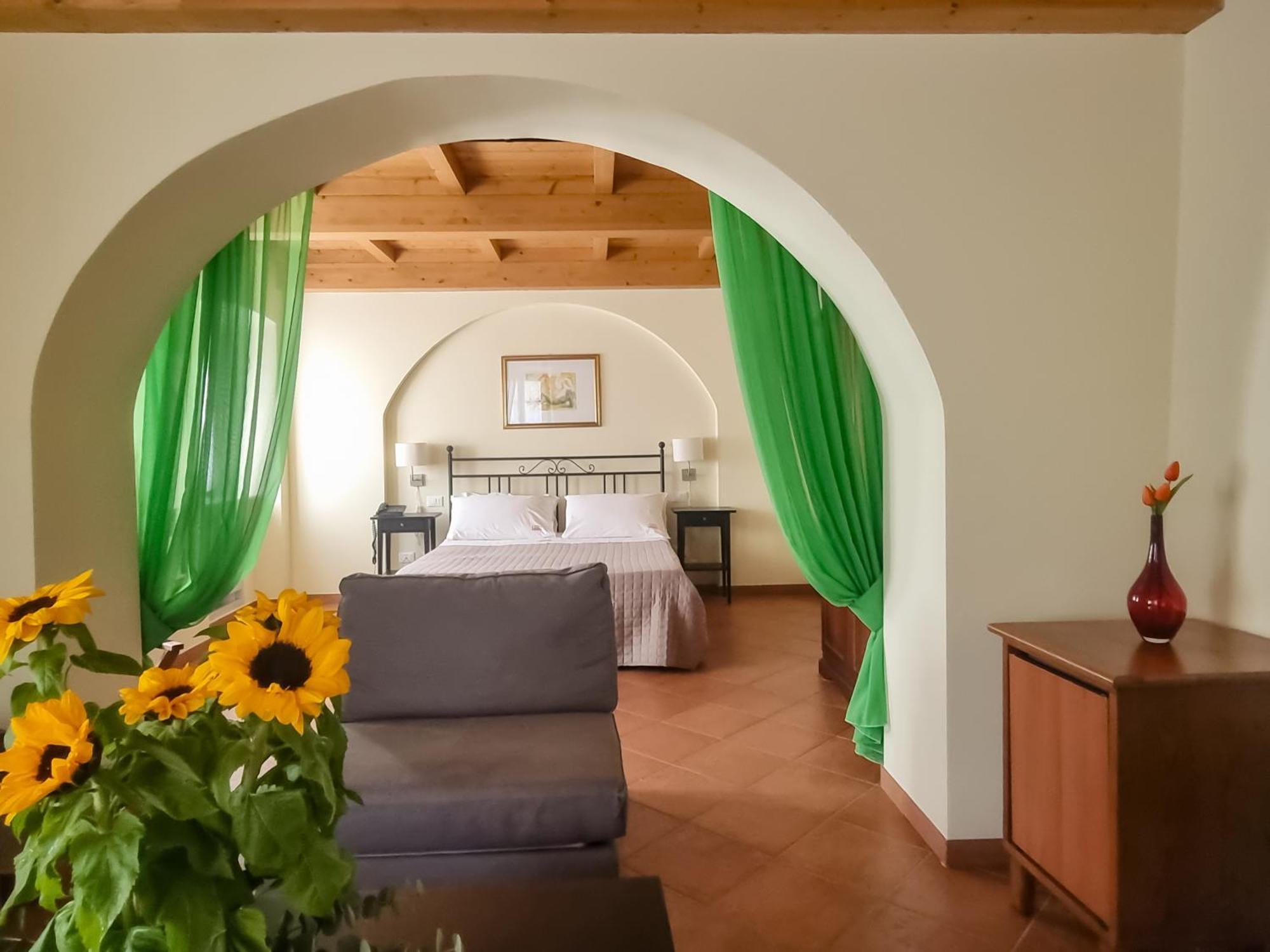Locanda Il Monastero Ortonovo Екстер'єр фото
